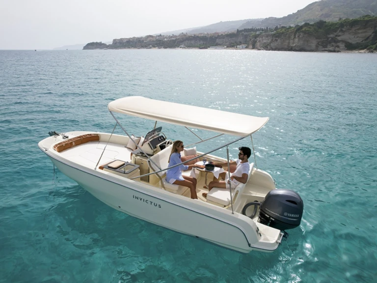 Invictus  200SX de alquiler a Fornells