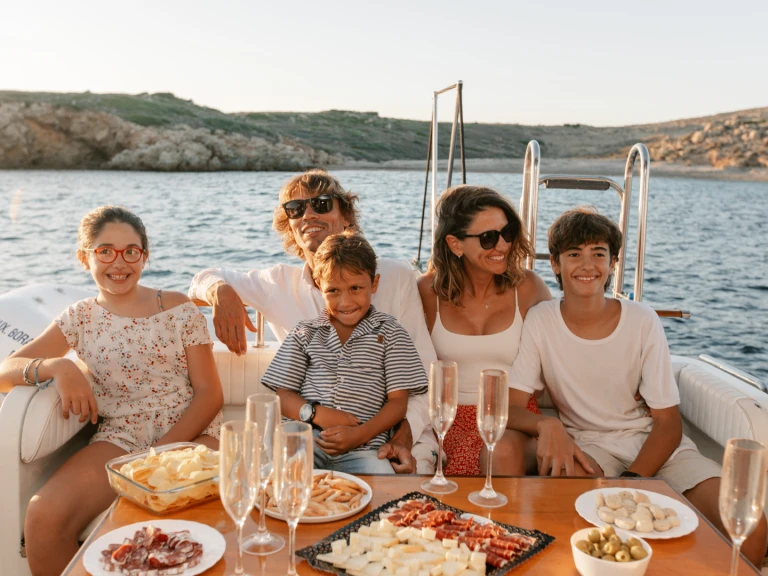 Alquiler Lancha Fairline con o sin  título de navegación