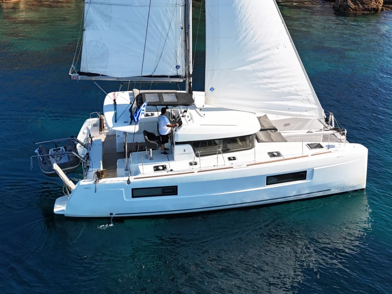 Catamarán para alquilar Álimos al mejor precio