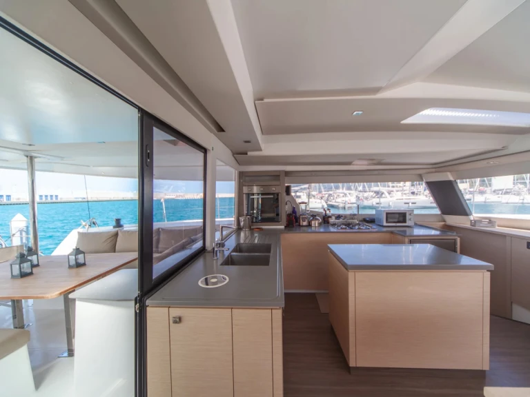 Fountaine Pajot Saba 50 de alquiler a Capo d'Orlando