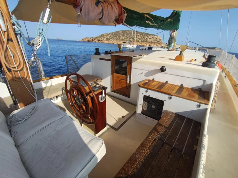 Velero para alquilar Sant Antoni de Portmany al mejor precio