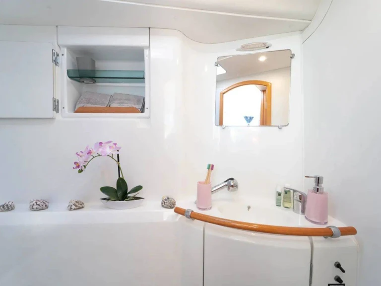 Alquiler de embarcaciones Lagoon Lagoon 380 enCannes en Samboat