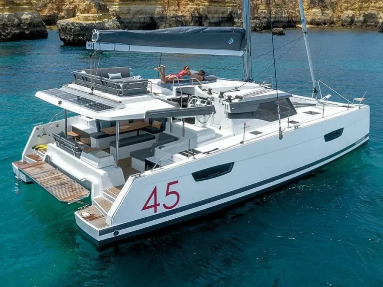 Alquiler Catamarán Fountaine Pajot con o sin  título de navegación