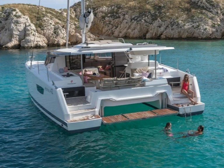 Alquiler de embarcaciones Fountaine Pajot Astrea 42 enCogolin en Samboat