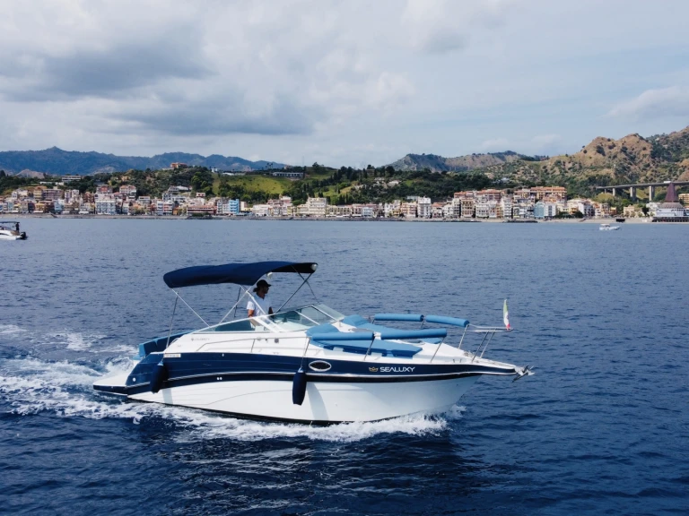 Alquiler de embarcaciones Celebrity 245 Sport Cruiser enGiardini-Naxos en Samboat
