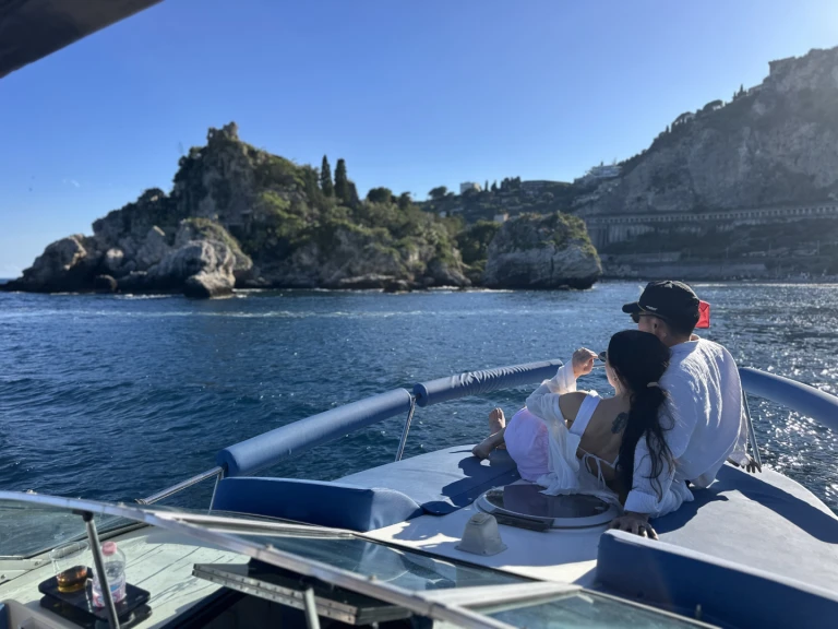 Alquiler Lancha Celebrity con o sin  título de navegación