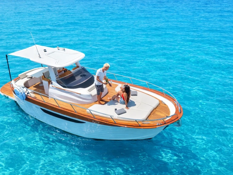 Mimi Libeccio 9.5 de alquiler a Cagliari