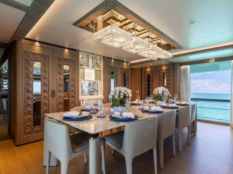 Alquiler Yate de lujo Ferretti con o sin  título de navegación