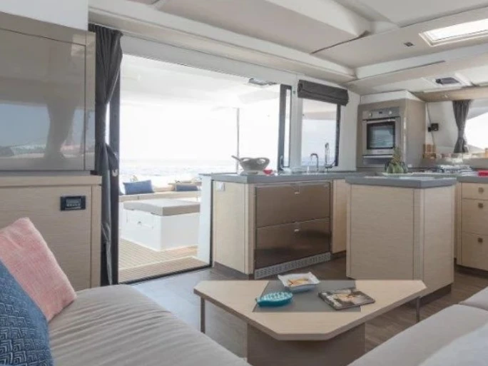 Alquiler de Fountaine Pajot Saona 47 en Toúrlos