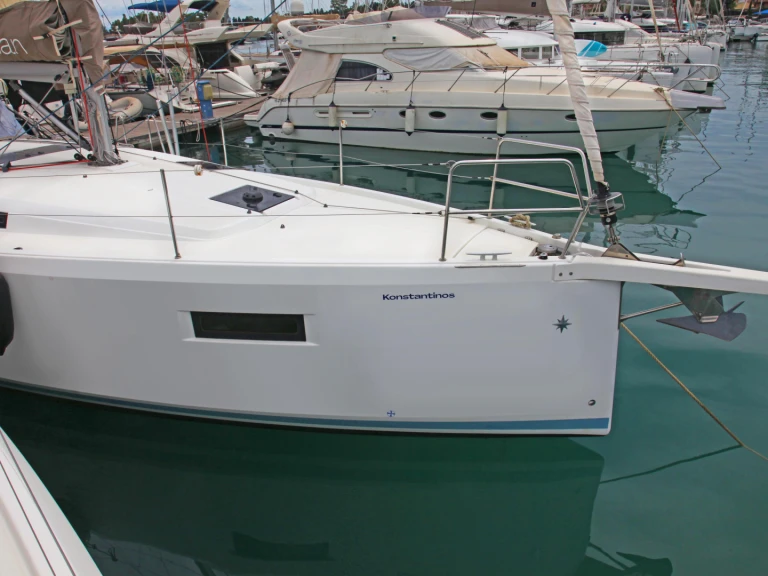 Alquiler de embarcaciones Jeanneau Sun Odyssey 410 enNidrí en Samboat