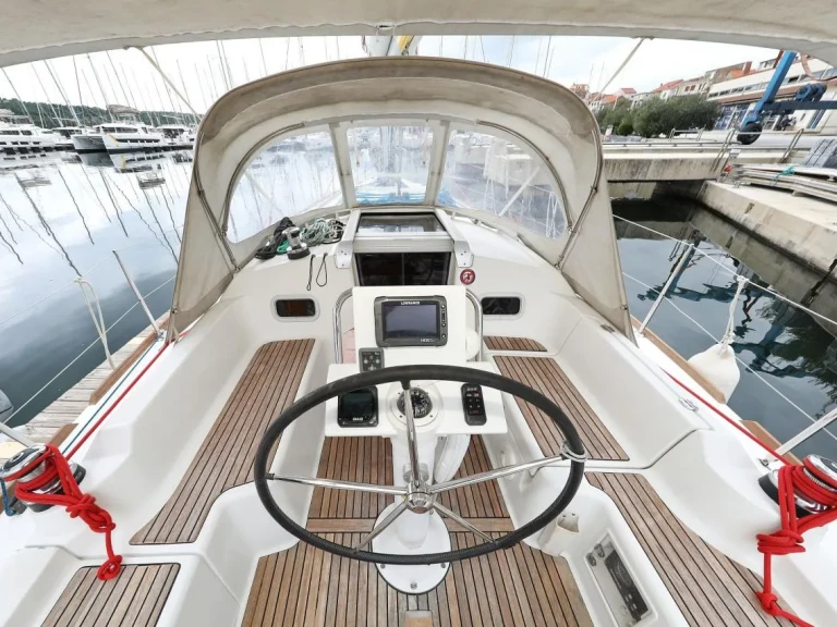 Alquiler de Velero, con o sin patrón Bénéteau Punat