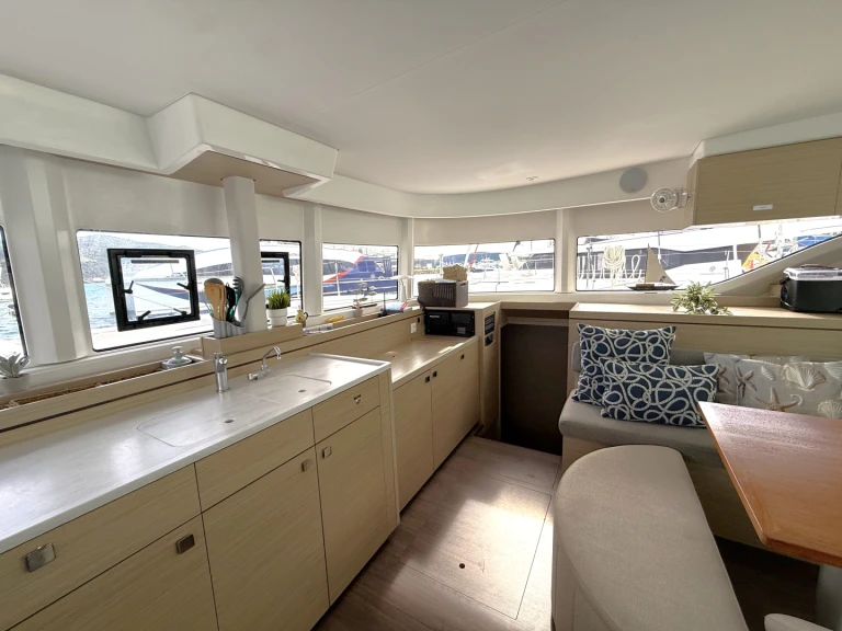 Alquiler Catamarán Lagoon con o sin  título de navegación