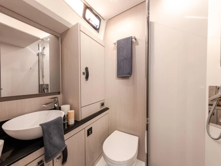 Alquiler de barcos Taranto barato de Jeanneau 60