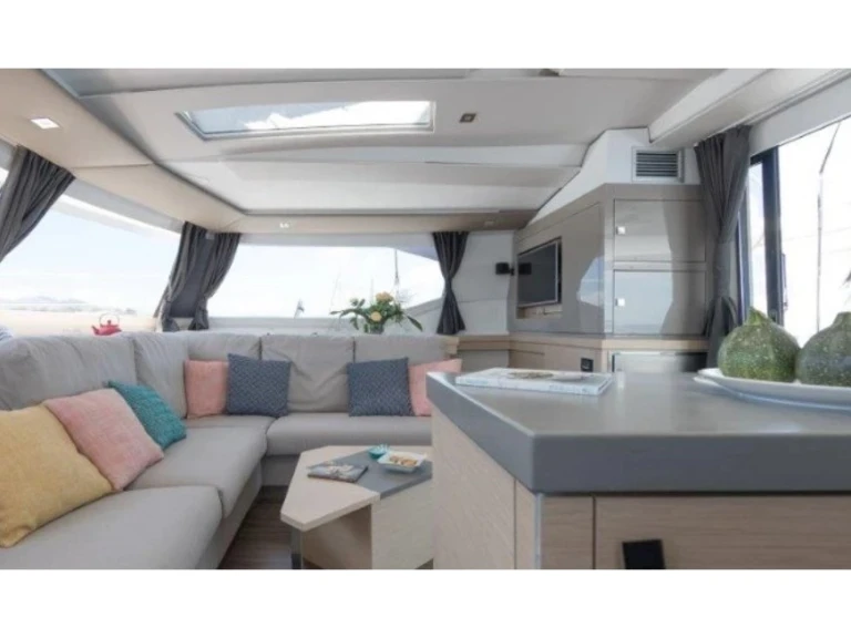 Alquiler de Fountaine Pajot Saona 47 en Álimos