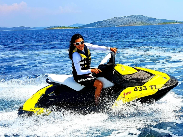 Alquiler de Moto de agua, con o sin patrón Sea-Doo Jezera