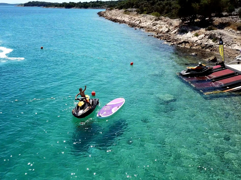 Moto de agua para alquilar Jezera al mejor precio