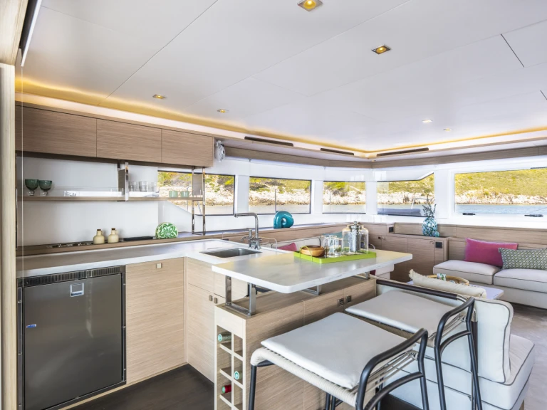 Alquiler de embarcaciones Lagoon Lagoon 60 enSalerno en Samboat