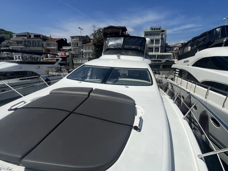 Alquiler de Azimut Absolute 43 Fly en Beşiktaş