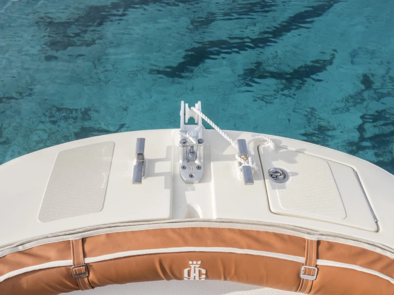 Alquiler de Invictus  190FX en Fornells