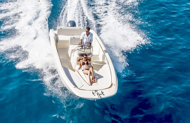 Alquiler Lancha en Fornells - Invictus  190FX