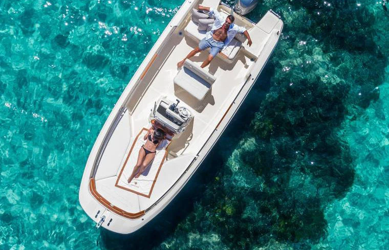 Alquiler Lancha Invictus  con o sin  título de navegación