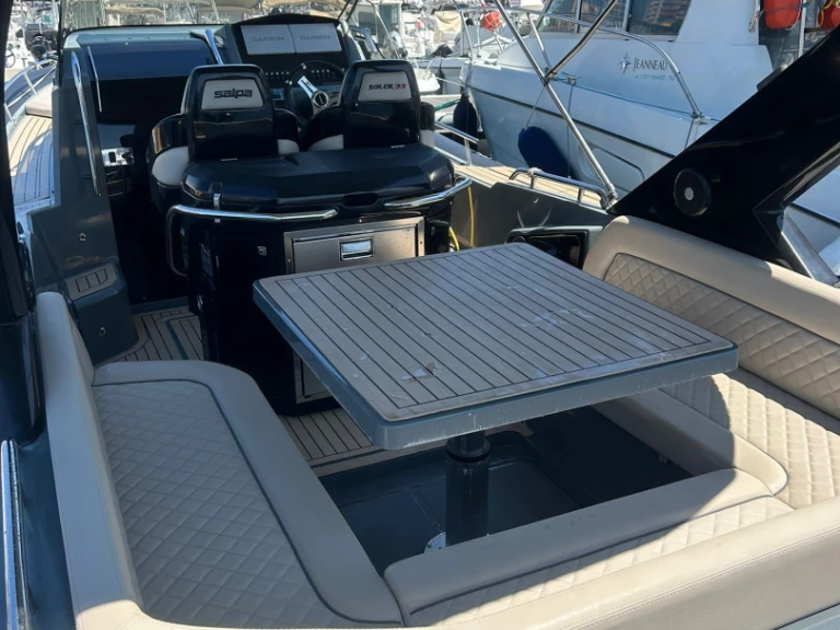 Alquiler Neumática Salpa con o sin  título de navegación