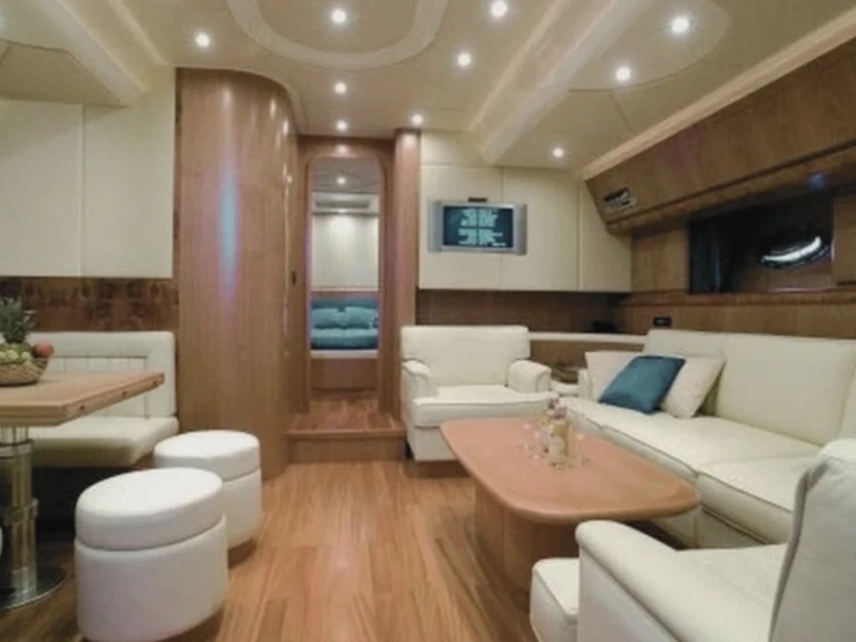 Rizzardi 73 de alquiler a Saint-Tropez