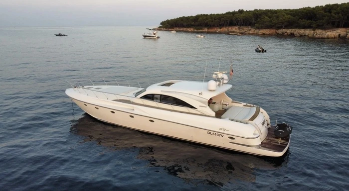Alquiler de embarcaciones Rizzardi 73 enSaint-Tropez en Samboat