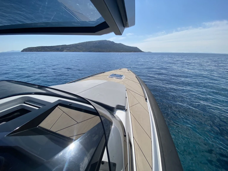 Neumática para alquilar Chárakas al mejor precio