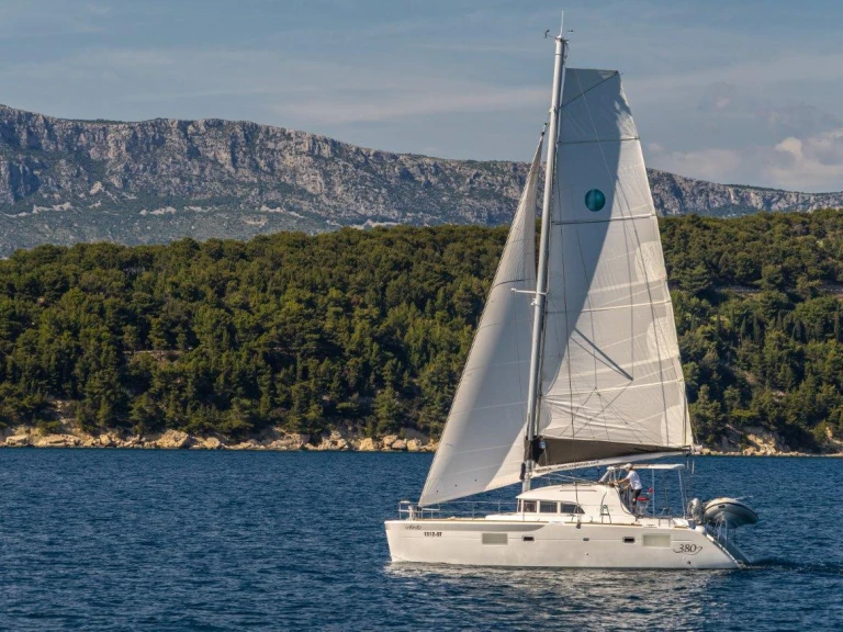 Alquiler de Catamarán, con o sin patrón Lagoon Biograd na Moru