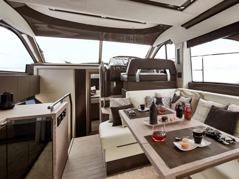 Alquiler de embarcaciones Sessa Marine Sessa Fly 42 - 2 cab. enŠibenik en Samboat