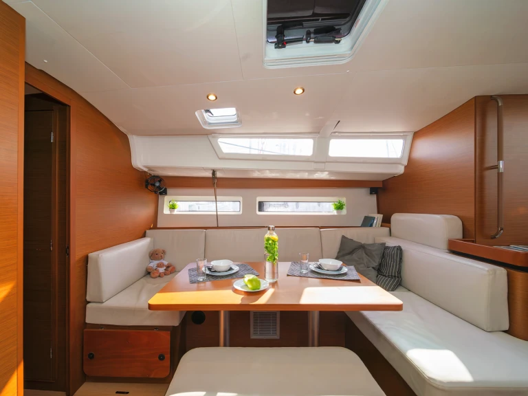 Alquiler de embarcaciones Jeanneau Sun Odyssey 490 enÁlimos en Samboat