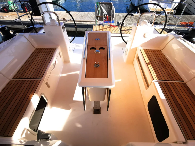 Alquiler Velero Dufour con o sin  título de navegación