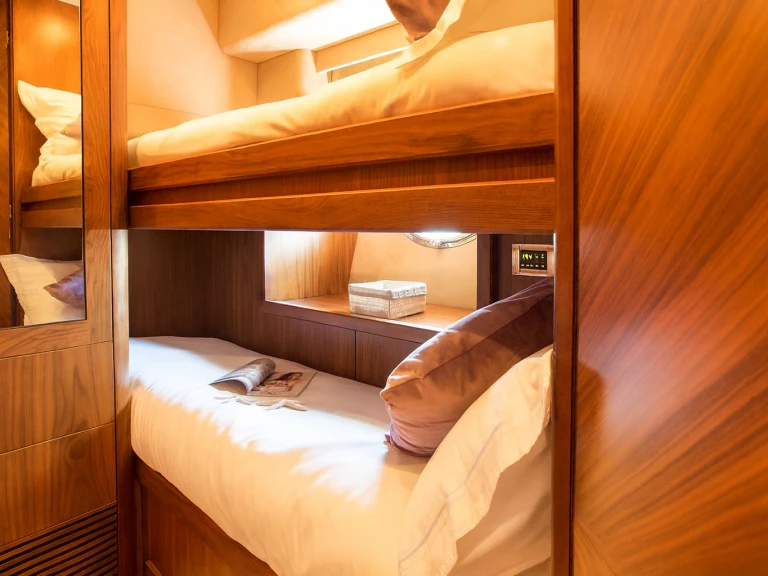 Alquiler de Yate de lujo, con o sin patrón Sunseeker Mahón