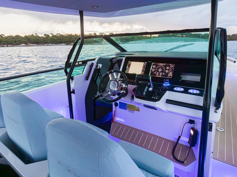 Alquiler de embarcaciones Saxdor Saxdor 320 GTO enTrogir en Samboat