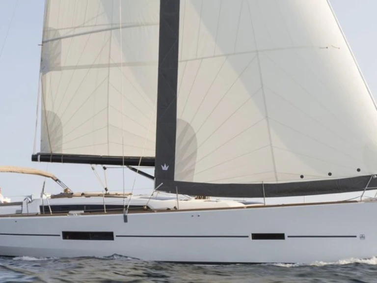 Alquiler de Dufour Dufour 520 Grand Large en La Seyne-sur-Mer