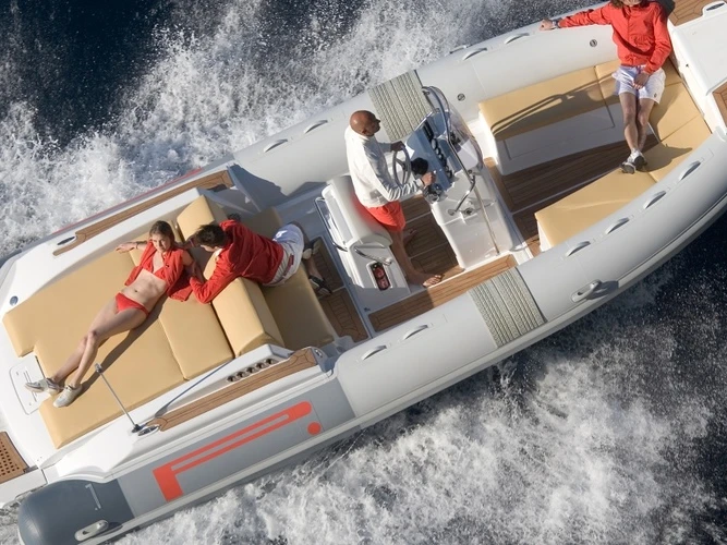 Alquiler Neumática en Porto Rotondo - Pirelli 7.70