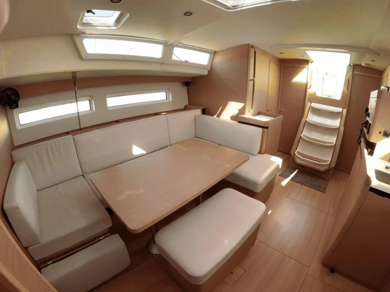 Jeanneau Sun Odyssey 490 de alquiler a Olbia