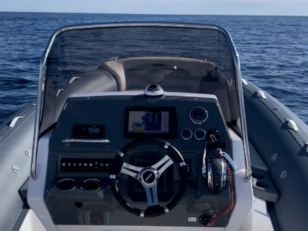 Alquiler Neumática Salpa con o sin  título de navegación