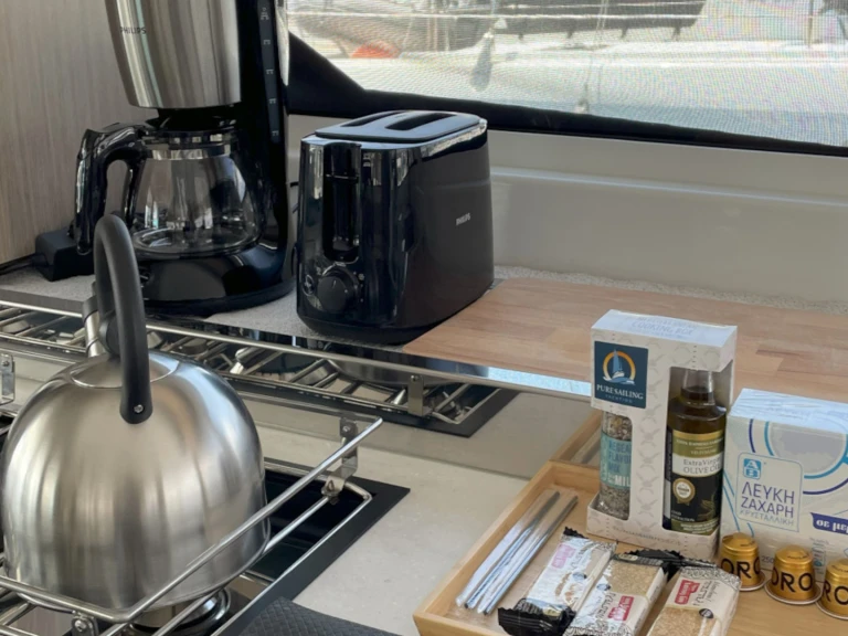 Alquiler de barcos Plataniás barato de Lagoon 46