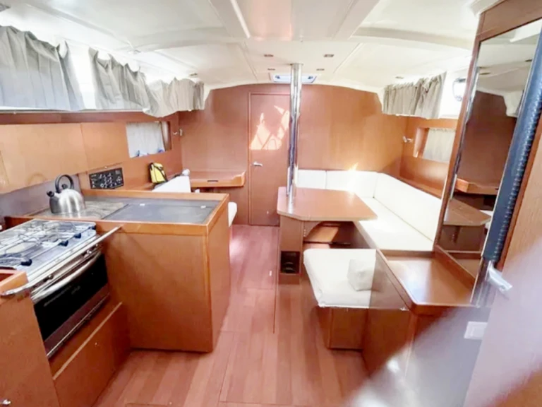 Alquiler de Velero, con o sin patrón Bénéteau Perigiali