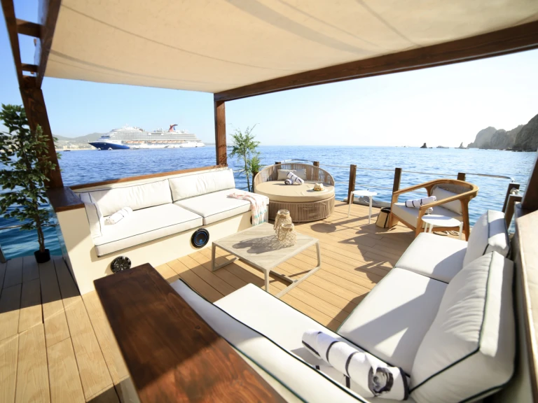 Alquiler Lancha Custom Made con o sin  título de navegación