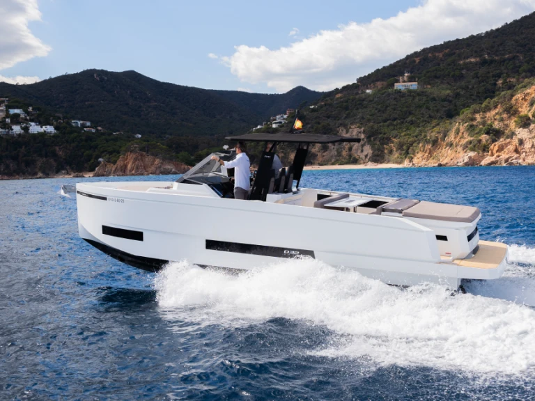 Alquiler de De Antonio D32 en Marina Botafoch