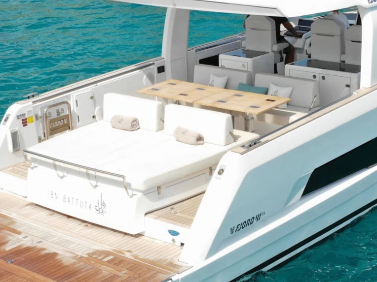 Lancha para alquilar Santa Eulària des Riu al mejor precio