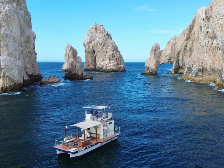 Alquiler Lancha Custom Made con o sin  título de navegación