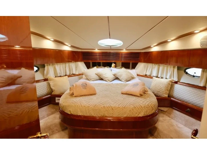 Alquiler de Fairline Fairline 55 Fly en Riposto