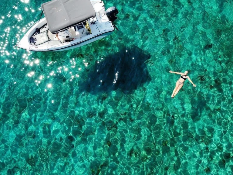 Alquiler de barcos Cos barato de Blu Water 170