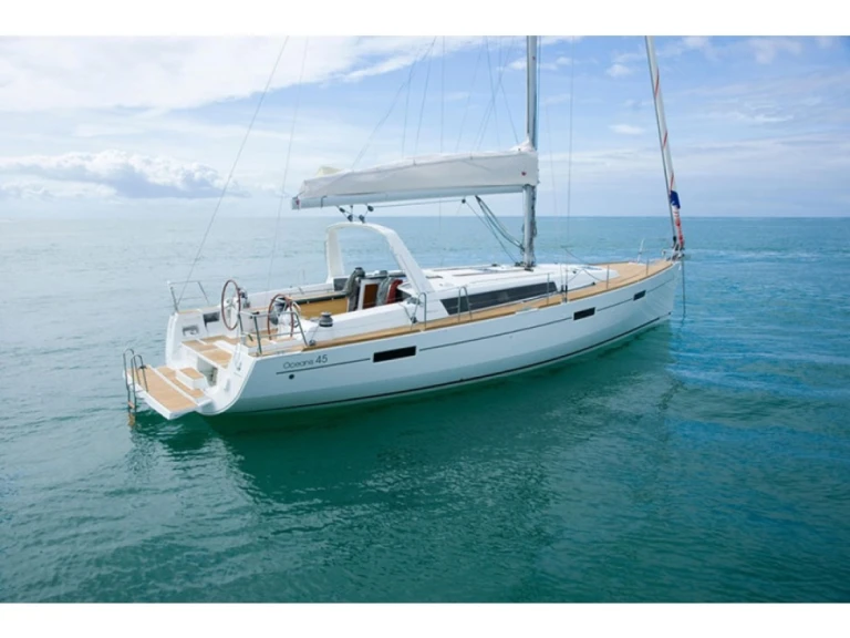 Alquiler de Velero, con o sin patrón Bénéteau Cagliari