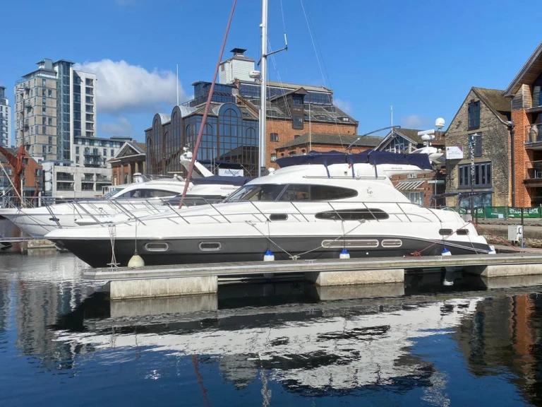 Alquiler Yate de lujo Sealine con o sin  título de navegación