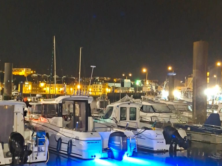 Jeanneau Merry Fisher 695 Marlin de alquiler a Dieppe